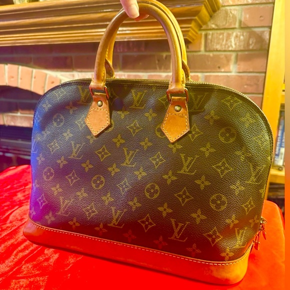 WOW POSHMARK - Authentic Vintage Louis Vuitton Monogram Alma Handbag - Picture 10 of 15